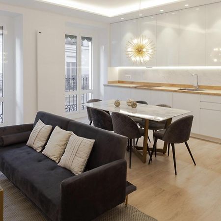 Appartement Elegant Retreat In City Center à Rome Extérieur photo